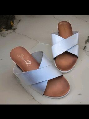 Seven7 Jade Slide Sandals Silver Metallic Criss Cross Women's Size 7 Summer Vibe